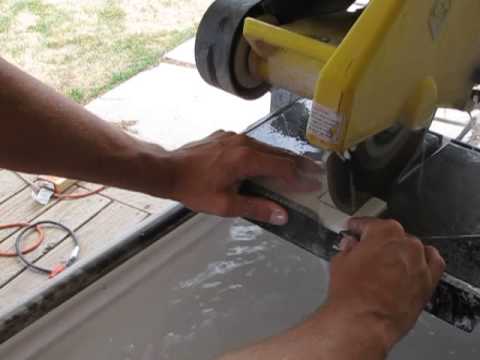 Make Straight Cuts With a Miter Saw